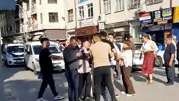 Gazinin Trafikte Darp Edilmesi Anları Kamera Kaydında!