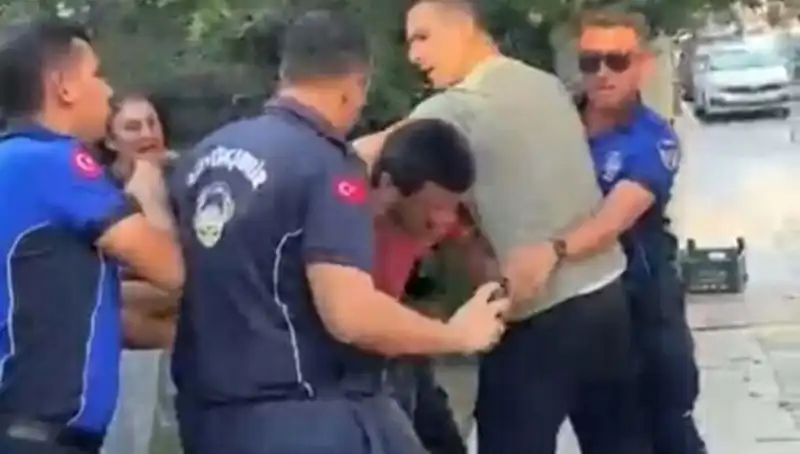 Sokakta Seyyar Satıcıya Zabıta Tarafından Şok Eylem: Dayak İddiası
