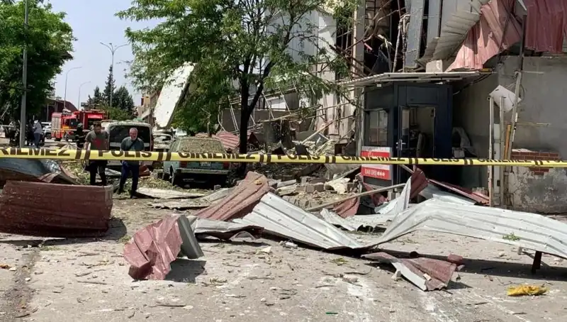 Gaziantep'te Fabrikada Patlama: Acil Durum ve Yaralı Haberiyle Sarsıldı!