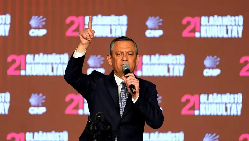 Özgür Özel'in "Cunta" İfadesi Yargıya Taşındı: Siyasi Gelişmeler Büyüyor